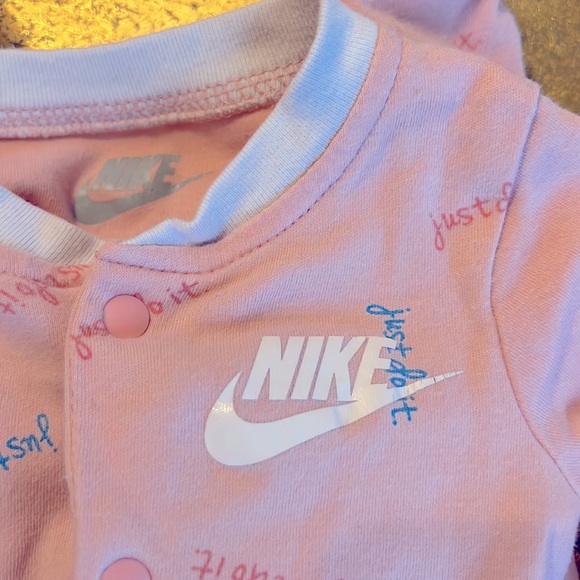 Baby Girl Clothes Lot Newborn 0 - 6 Months Pajama Bodysuit Onesies Footsies - Picture 16 of 16